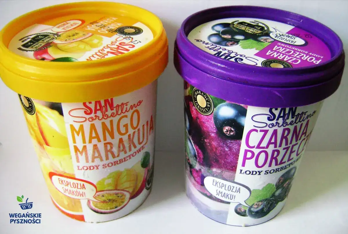 Dwa kubki lodów San Sorbellino: mango-marakuja i czarna porzeczka. Wybór między sorbetem owocowym a lodami mlecznymi jest trudny!