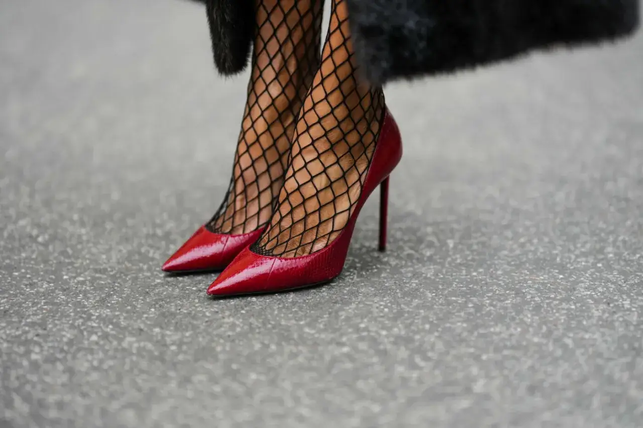 Czerwone szpilki stylizacje inspiracje