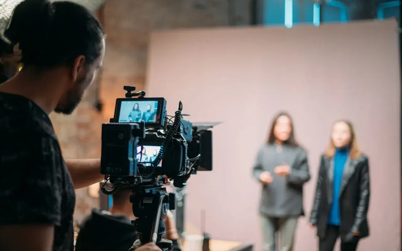 Zdjęcie Aktorzy w reklamach Vectry - ich role i wpływ na kampanie marketingowe