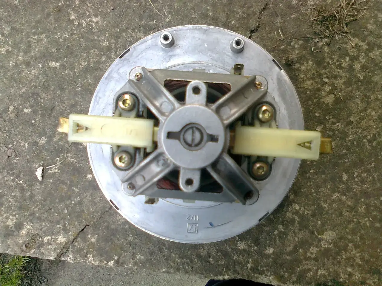 Zdjęcie Jak odkręcić turbinę odkurzacza i uniknąć uszkodzeń urządzenia