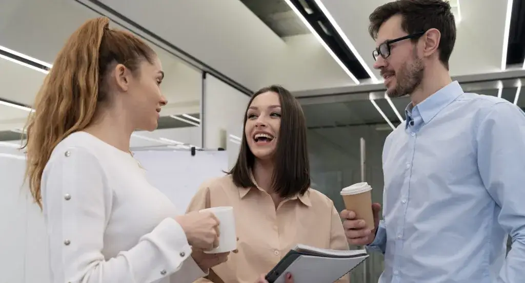 ludzie rozmawiają small talk, przełamywanie lodów angielski