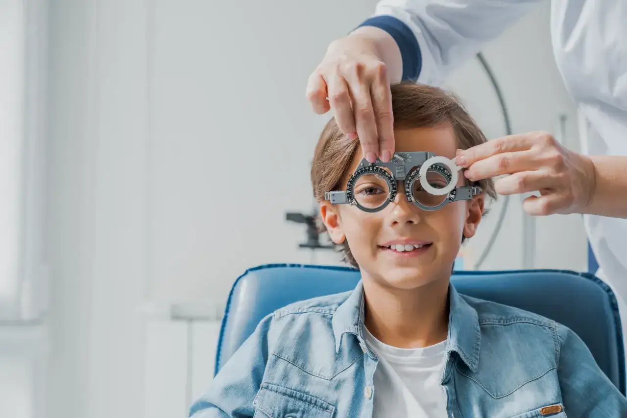 Różnice między okulistą a optometrystą infografika