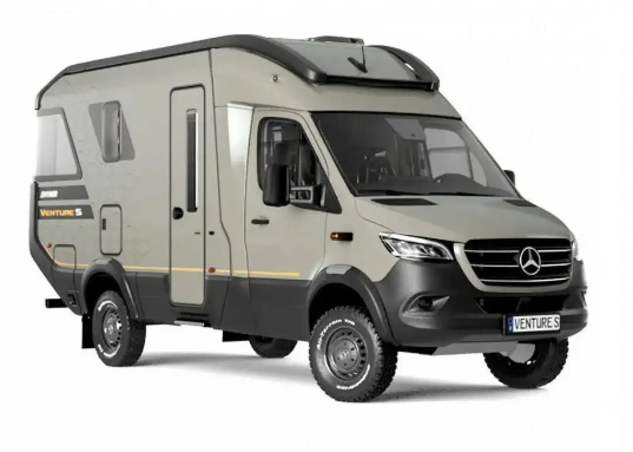 Szary kamper terenowy 