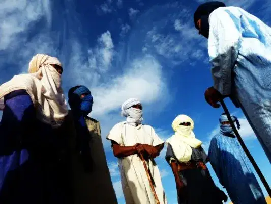 tradycyjny str&oacute;j Algieria turysta