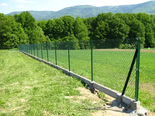 rodzaje ogrodzeń przeciw sarnom siatka leśna panelowe pleciona