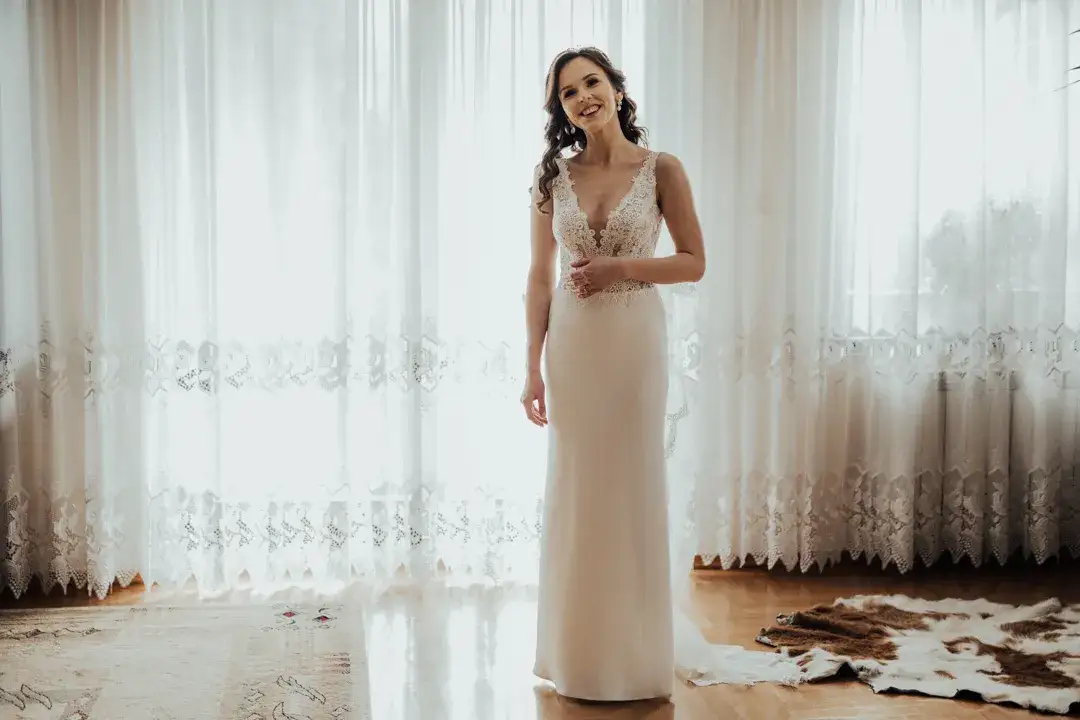 Panna młoda planująca zakup sukni ślubnej