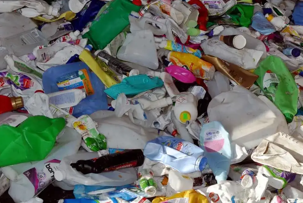 Zdjęcie Co powstaje z recyklingu plastiku? Produkty z przetworzonych odpadów z tworzyw sztucznych