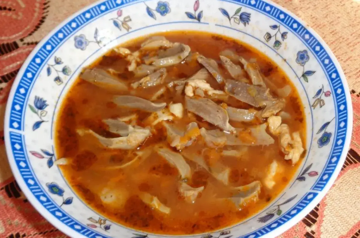 serwowanie flaczk&oacute;w drobiowych