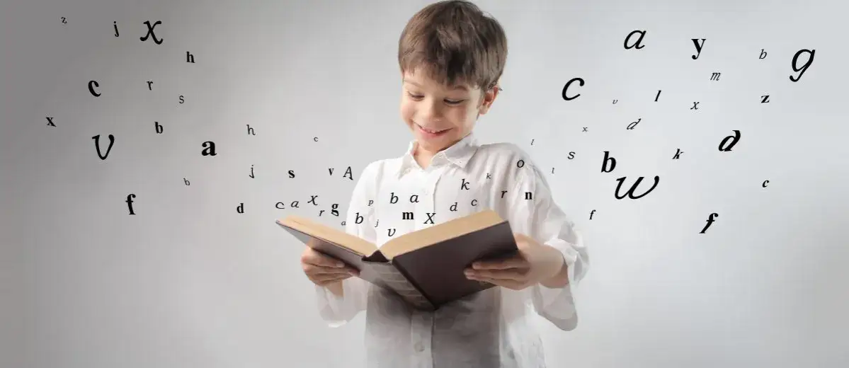 dziecko pisze myli litery