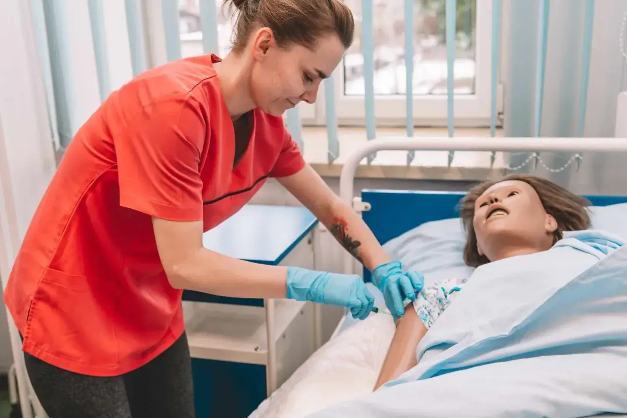 Opiekun medyczny iniekcje podsk&oacute;rne