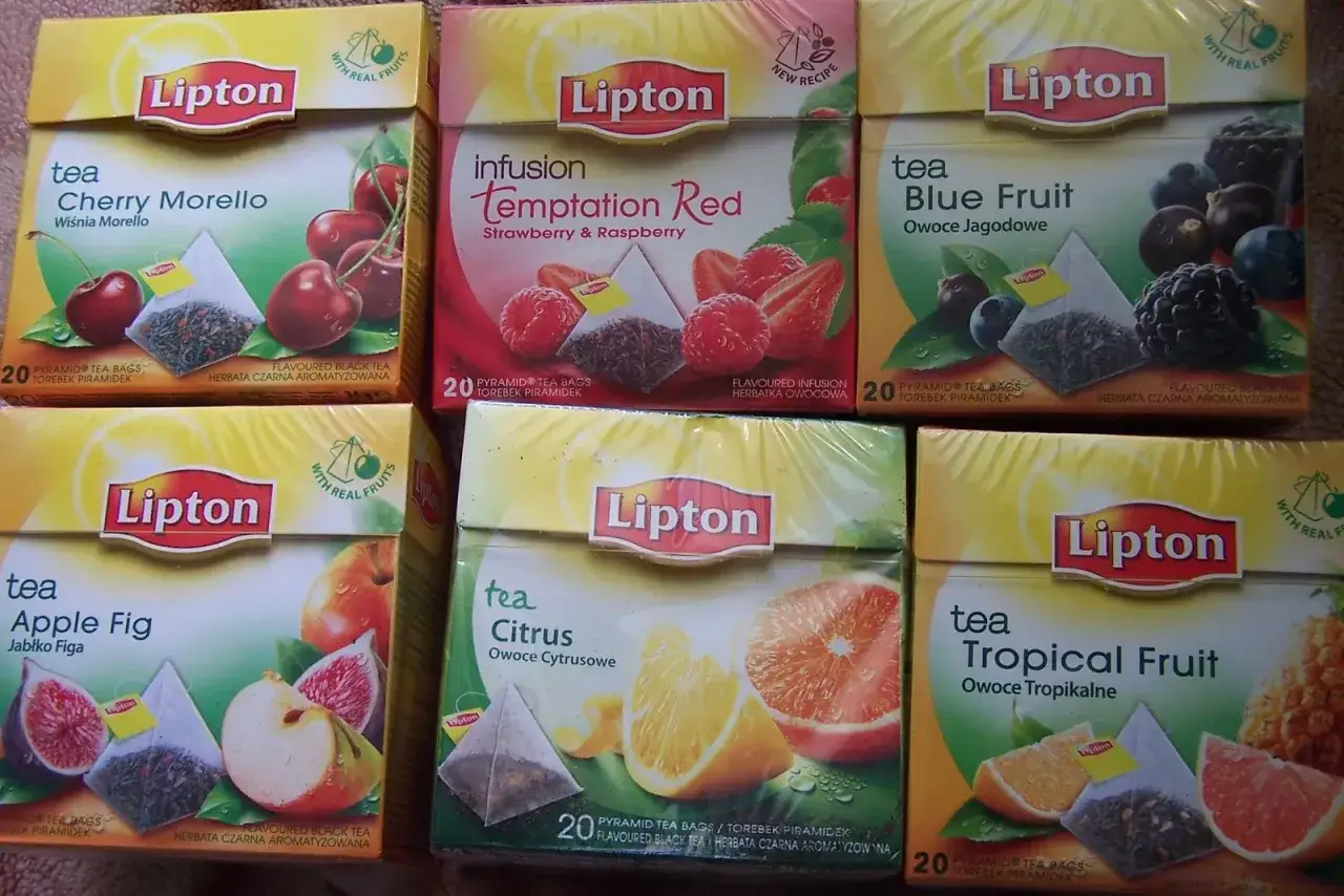 Pudełka herbat Lipton: Cherry Morello, Temptation Red, Blue Fruit, Apple Fig, Citrus, Tropical Fruit. Czy herbaty owocowe mają kalorie? Sprawdź skład!