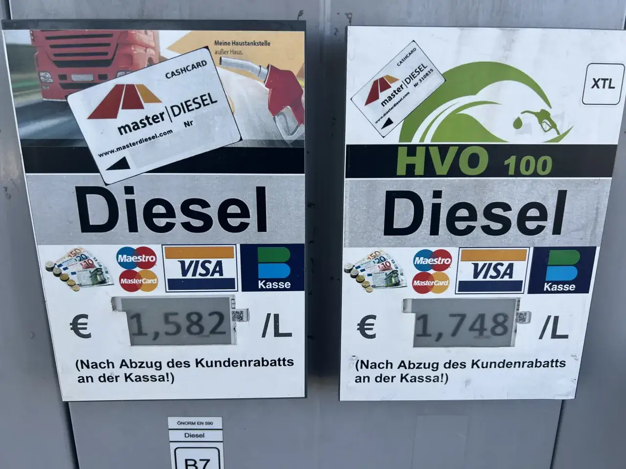 Na dystrybutorze paliwa widać cenę oleju napędowego. Czy olej napędowy to diesel? Tak, to paliwo do silników Diesla.