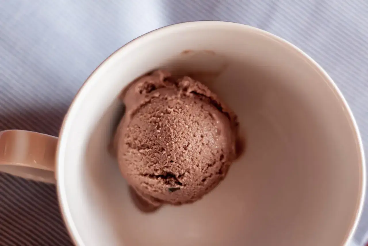 Zdrowe lody czekoladowe i karmelowe