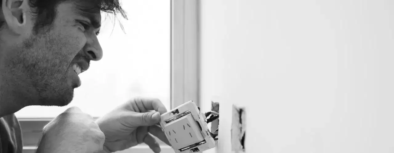 Zdjęcie Brak prądu w gniazdku? Poznaj przyczyny i szybkie rozwiązania