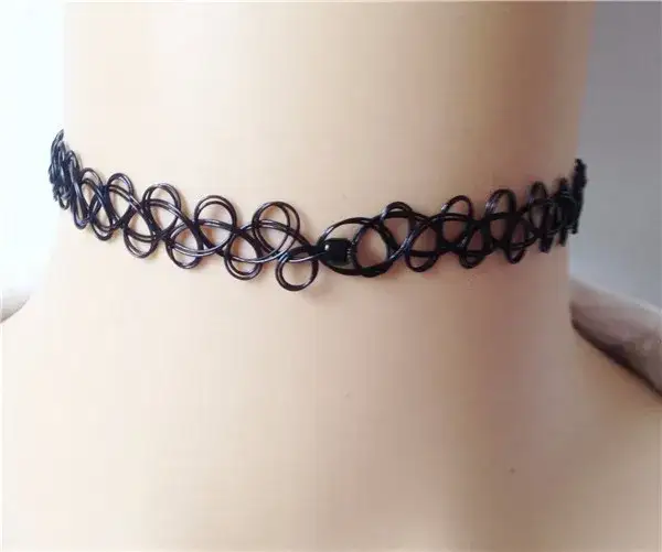 Rodzaje chokerów, choker aksamitny, choker łańcuszkowy, choker tattoo