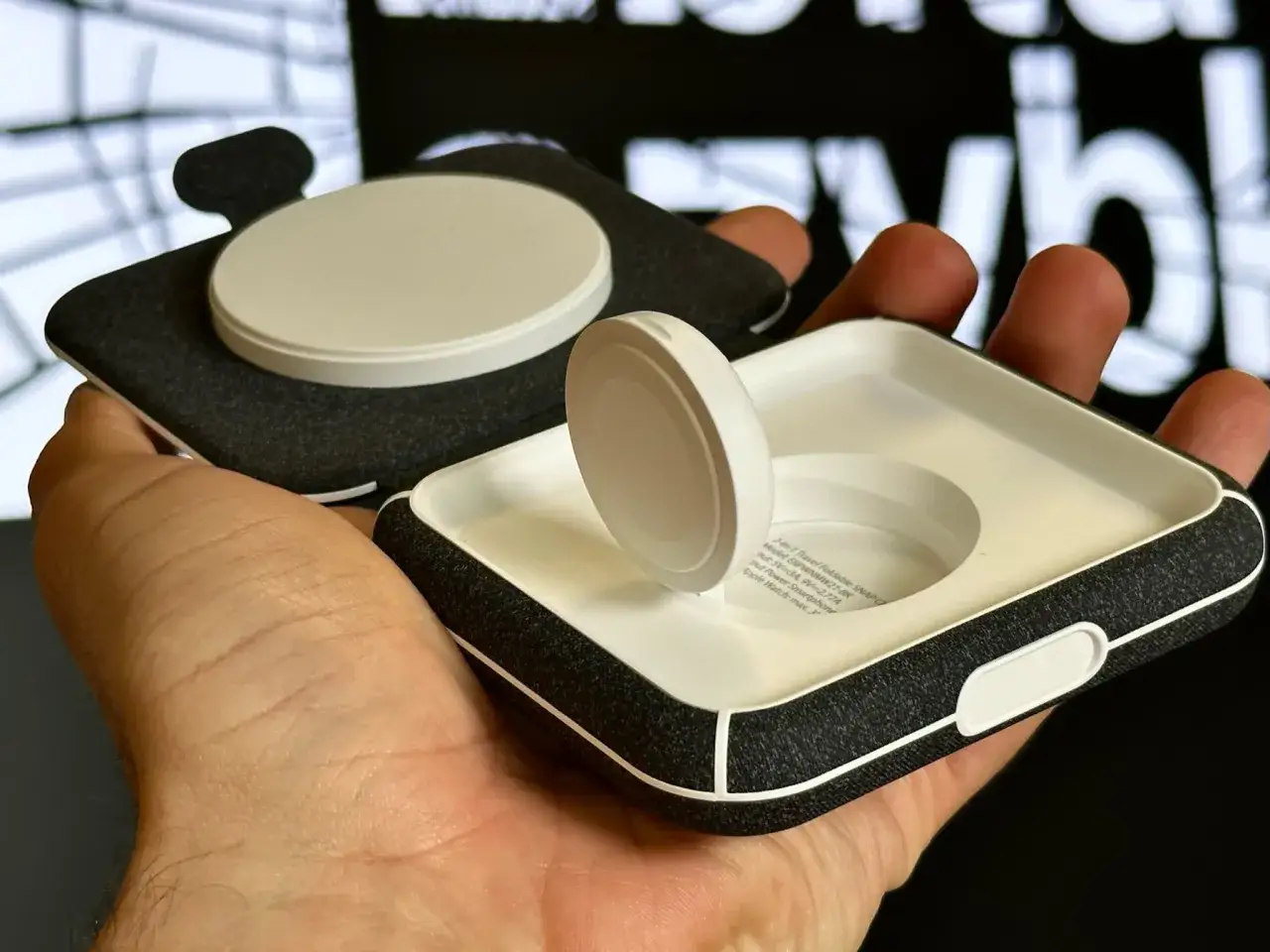 Ładowarka Apple Watch vs iPhone MagSafe