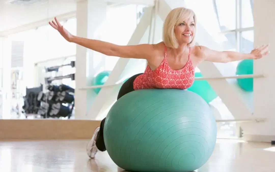 kobieta uprawiająca sport, zdrowy styl życia w menopauzie