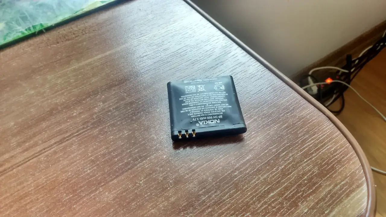 spuchnięta bateria telefonu nokia 6