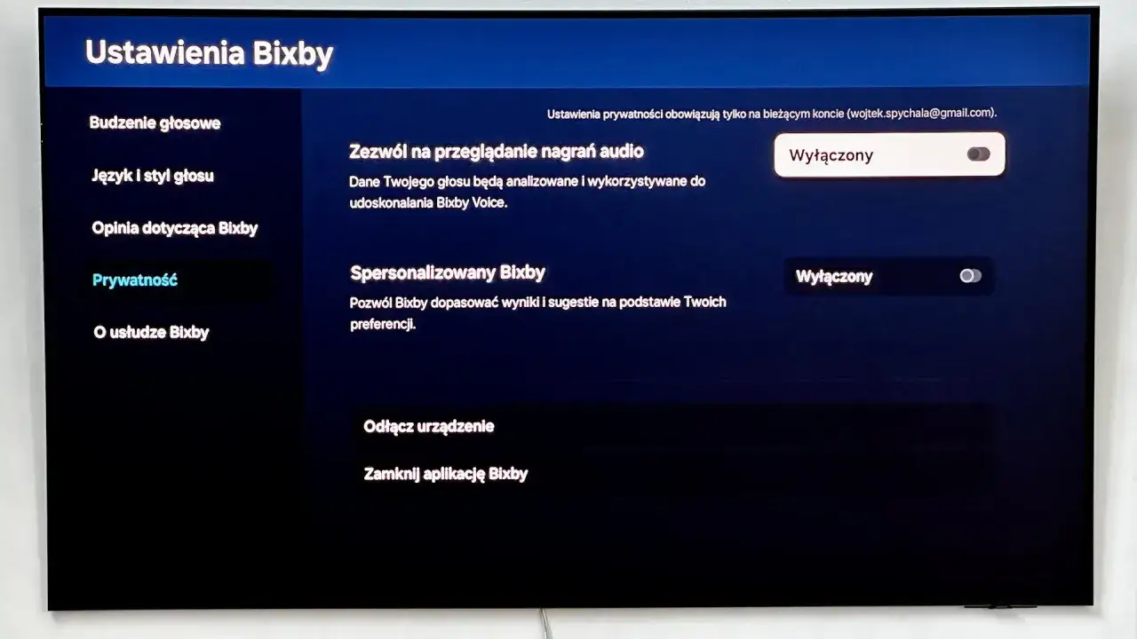 Ustawienia Bixby: Prywatność. Aby wyłączyć asystenta głosowego w TV Samsung, przejdź do ustawień prywatności i wybierz 