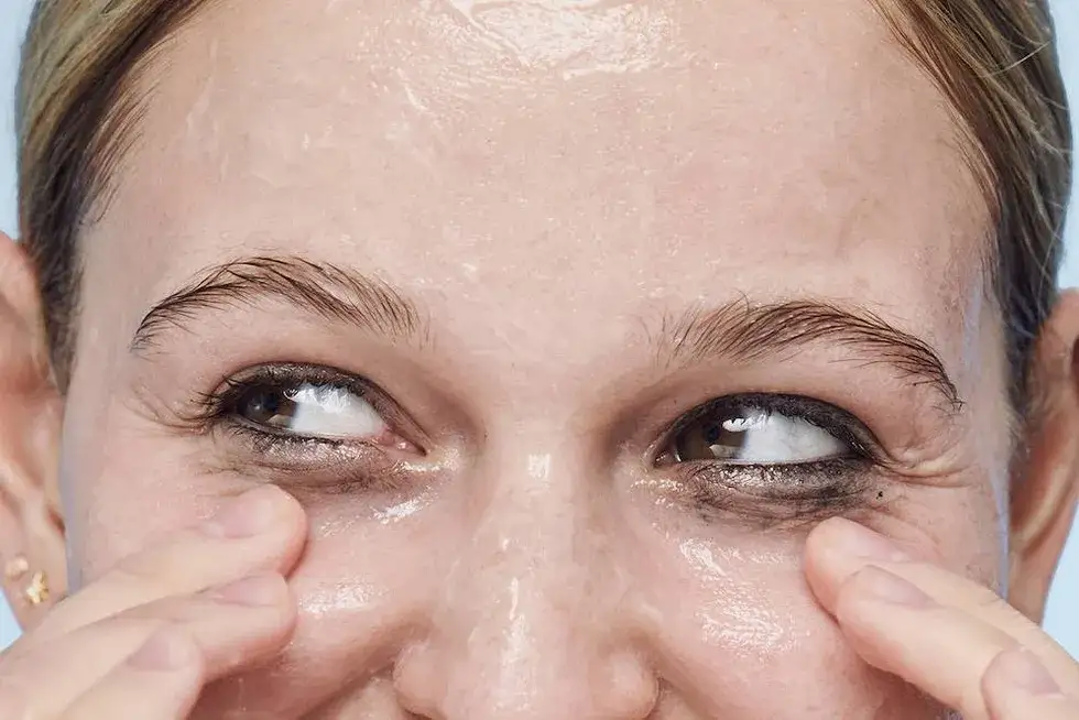 Produkty zakazane w demakijażu oczu