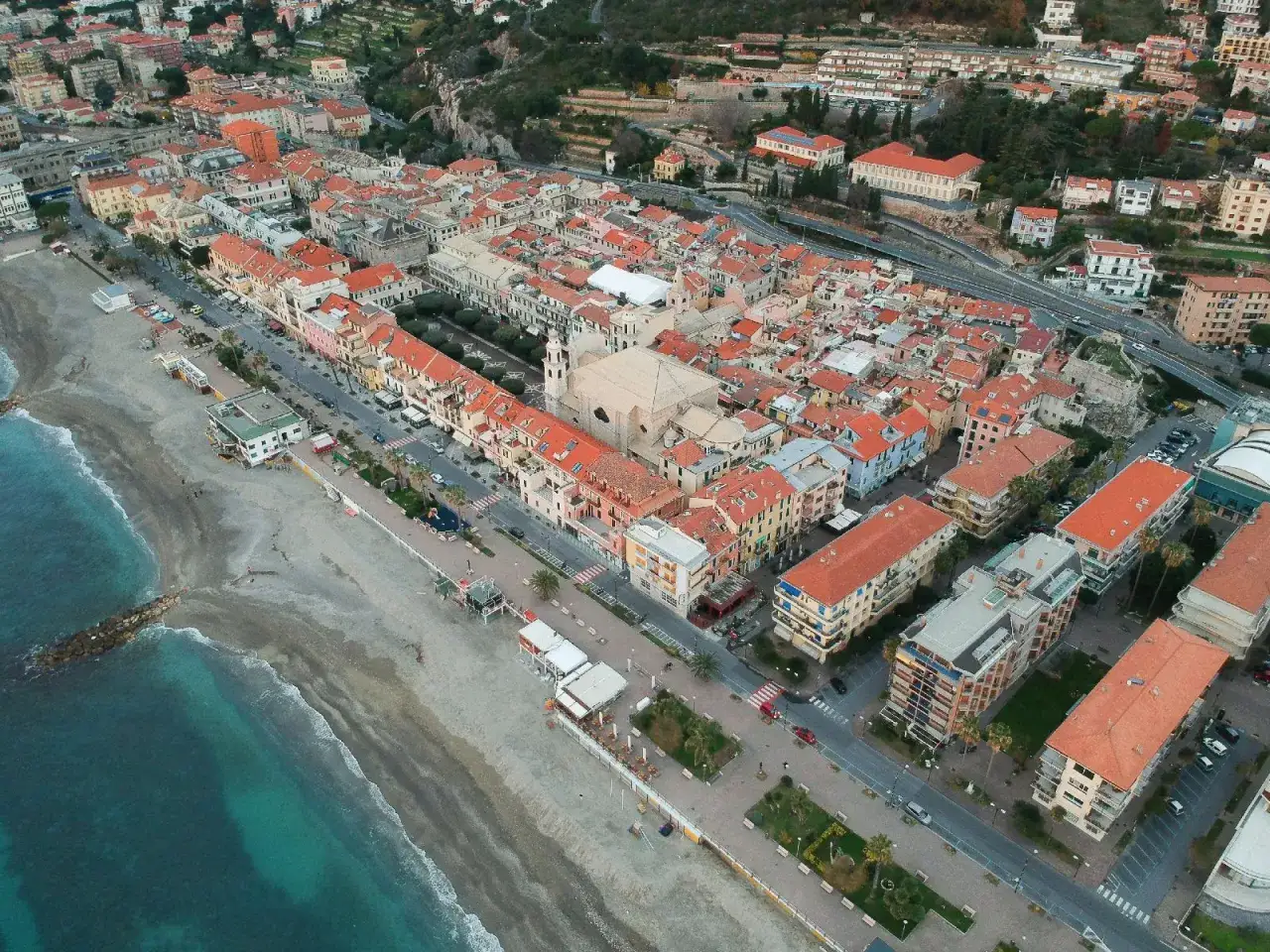 Pietra Ligure lungomare e spiaggia