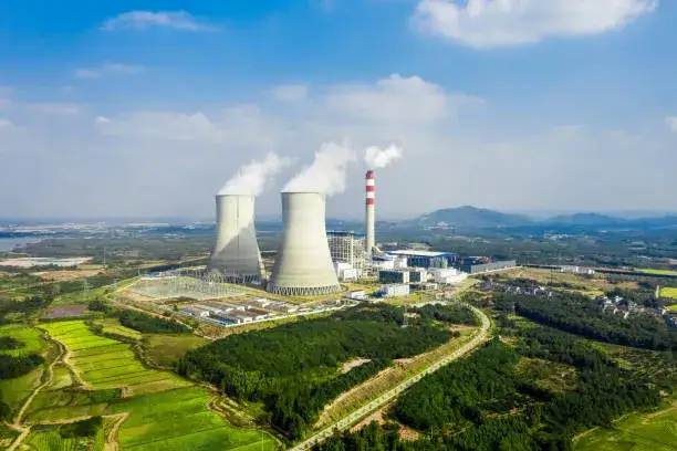 Nowoczesna elektrownia jądrowa widok z zewnątrz