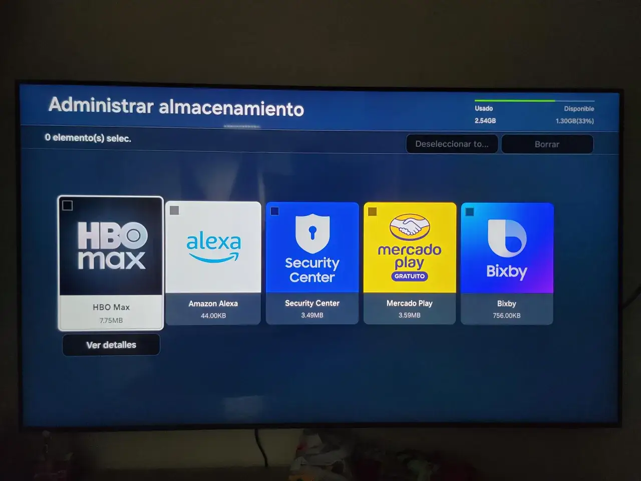 Zarządzanie pamięcią na Tizen TV: HBO Max, Alexa, Security Center, Mercado Play i Bixby.
