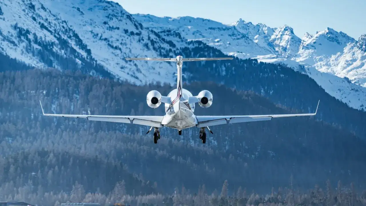 mapa połączeń lotniczych do alpejskich kurort&oacute;w