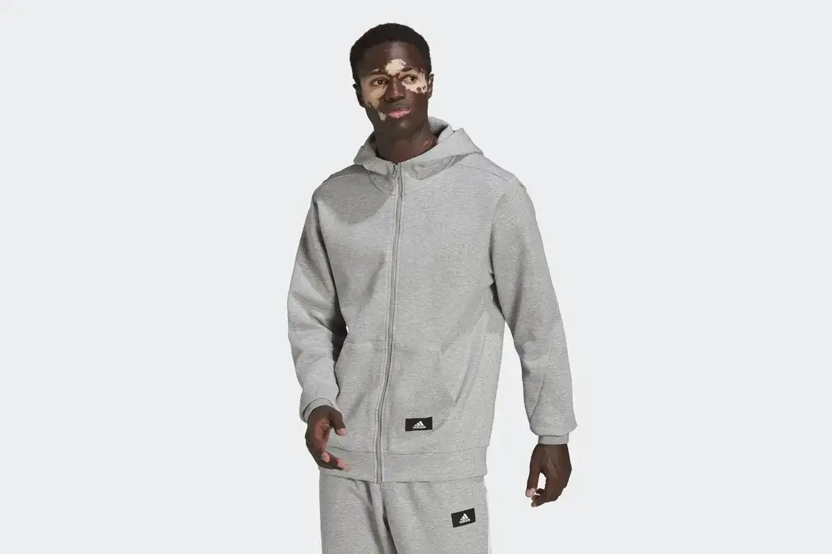 Zdjęcie Męska piżama Adidas? Odkryj stylowy loungewear!