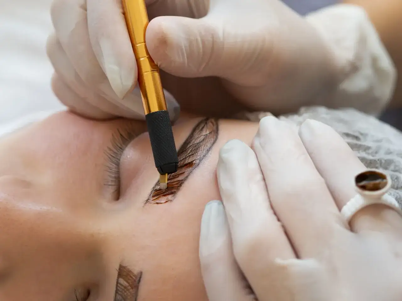 usuwanie makijażu permanentnego laserem i removerem por&oacute;wnanie