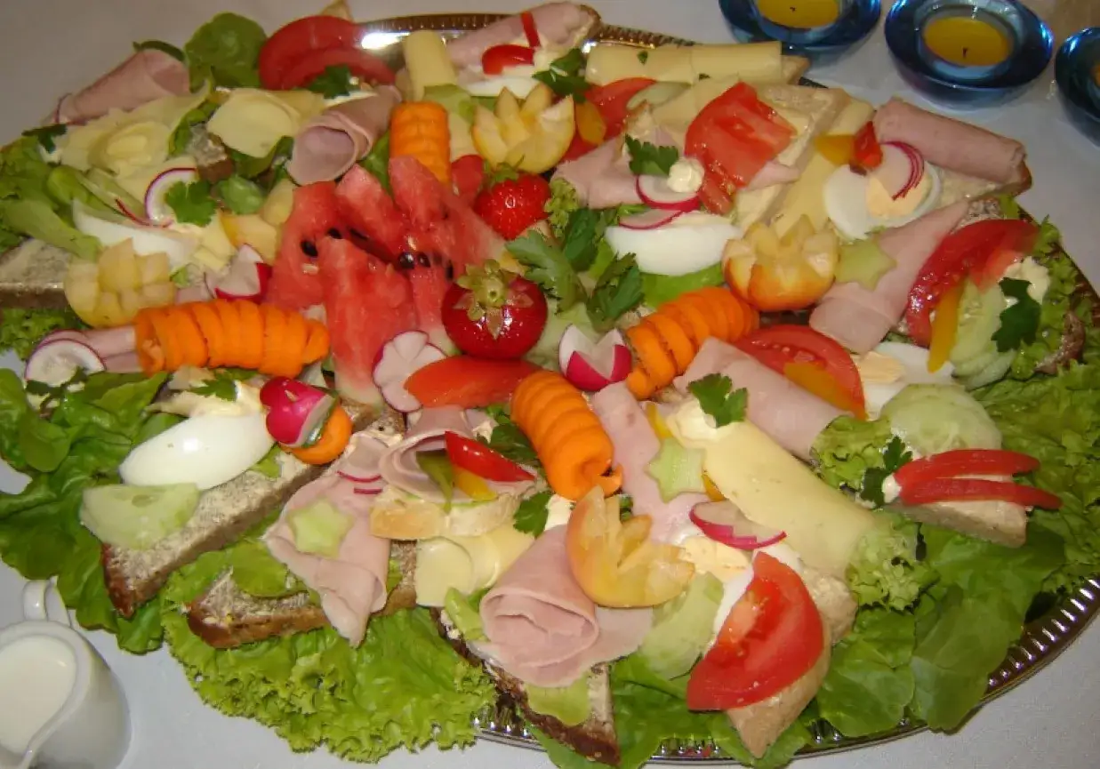 szybki obiad kolorowy talerz