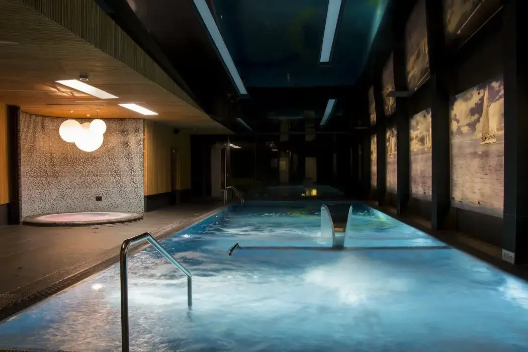 Luksusowa strefa wellness z basenem i saunami