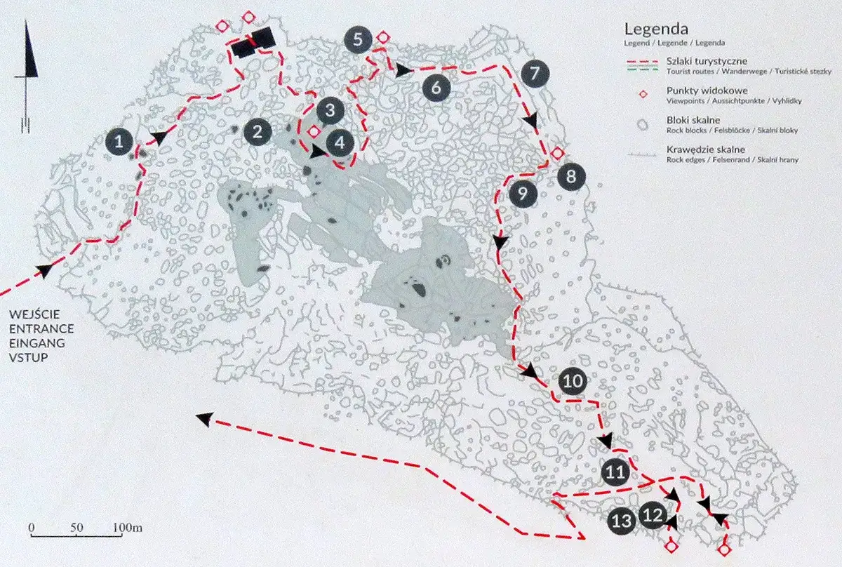 Mapa turystyczna G&oacute;r Stołowych z zaznaczonymi szlakami, punktami widokowymi i blokami skalnymi. Idealne miejsce na nocleg i piesze wędr&oacute;wki.