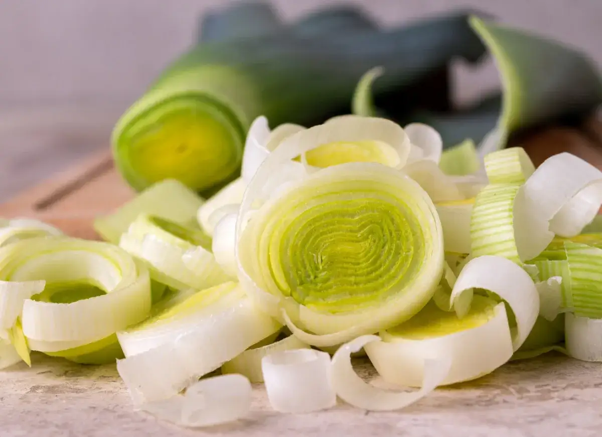 jak kroić por do surówki