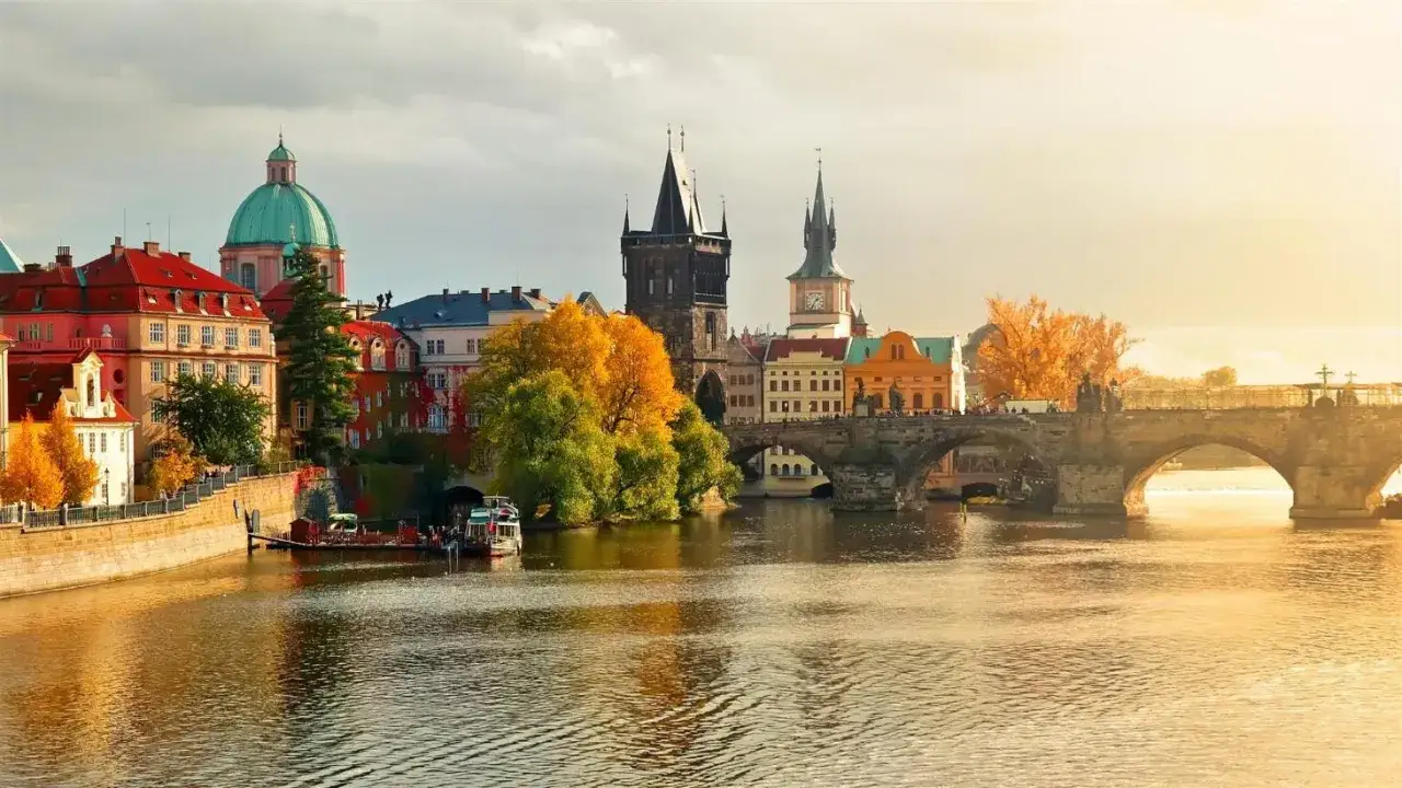 Zdjęcie Praga: Ceny noclegów (80-1000 PLN) i sprawdzone triki na oszczędności