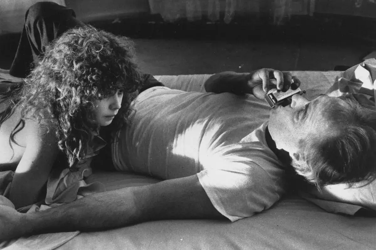 Marlon Brando i Maria Schneider w intymnej scenie, jakby ostatnie tango w Paryżu.