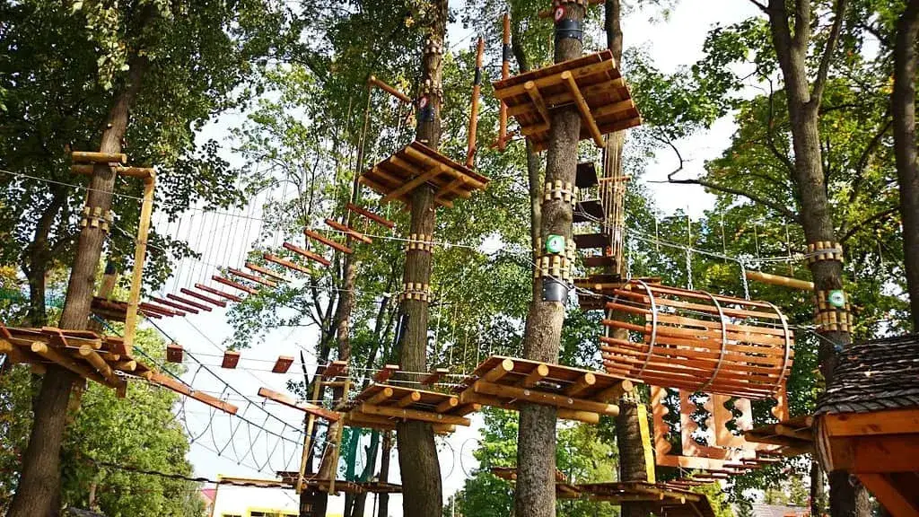 Park linowy Ełk bezpieczeństwo sprzęt instruktorzy