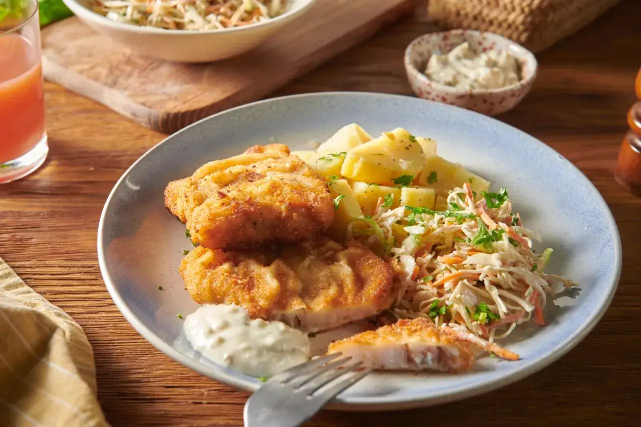 Przygotowany mintaj na talerzu