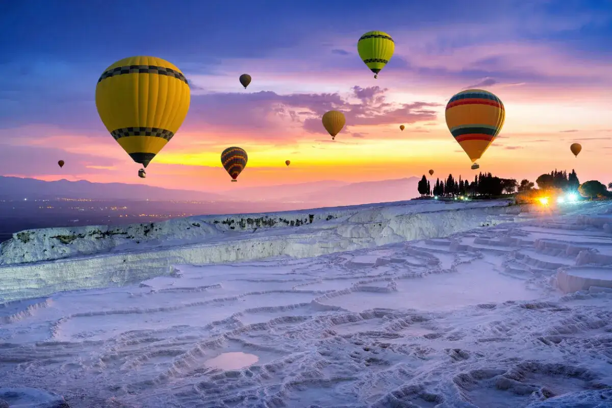 Pamukkale tarasy wapienne i balony nad Kapadocją