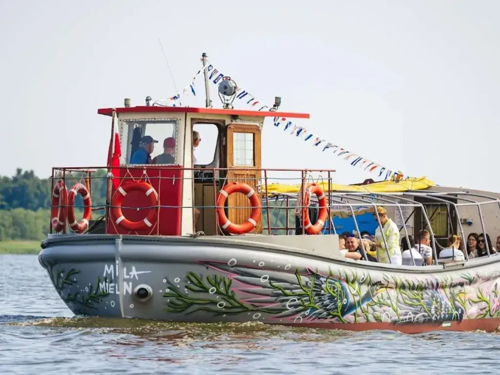 Jezioro Jamno sporty wodne rejs statkiem