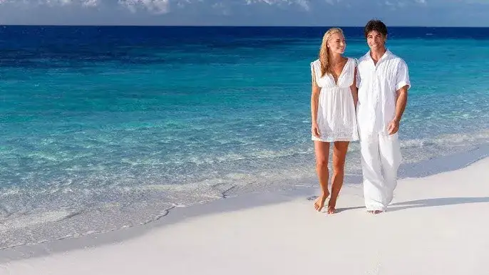 Zdjęcie Kto śpiewa spacer dziką plażą - rozwiązujemy zagadkę kultowej piosenki