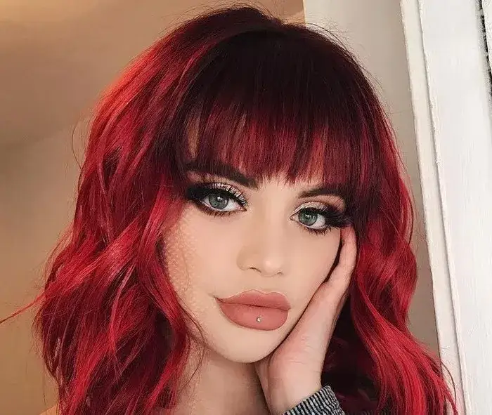 Zdjęcie Jaki makijaż do czerwonych włosów, by uniknąć nieestetycznych efektów?