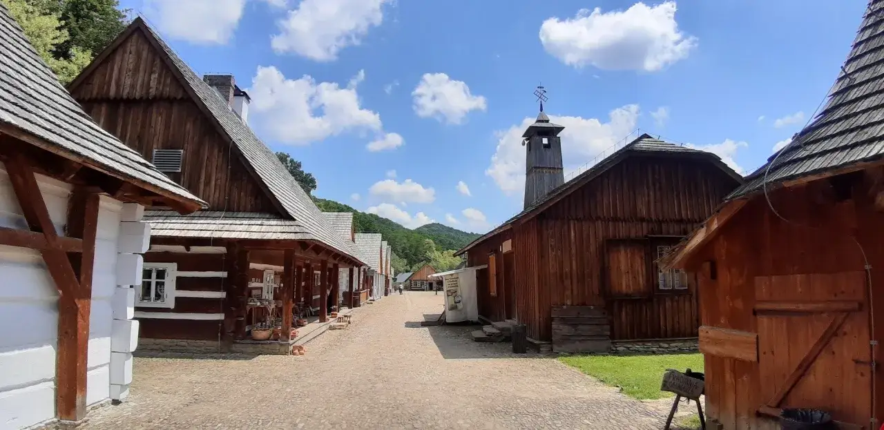 Zdjęcie Skansen Sanok godziny otwarcia - uniknij rozczarowania przy wizycie