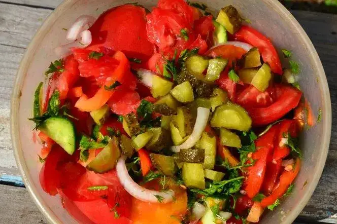 Zdjęcie Co zamiast oliwy do sałatki? Odkryj zdrowe i smaczne alternatywy