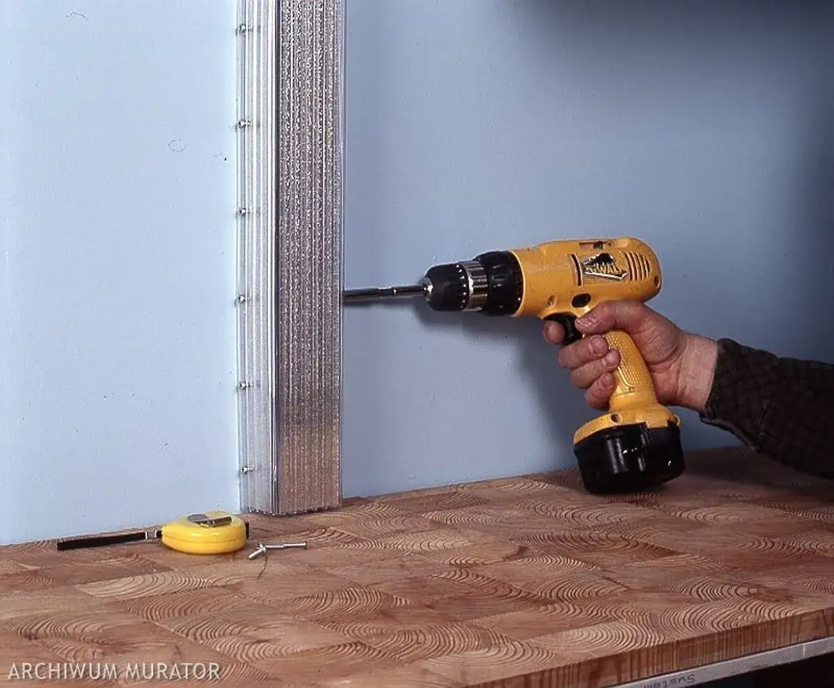 Zdjęcie Jak zabudować rury w przedpokoju: 10 skutecznych sposobów