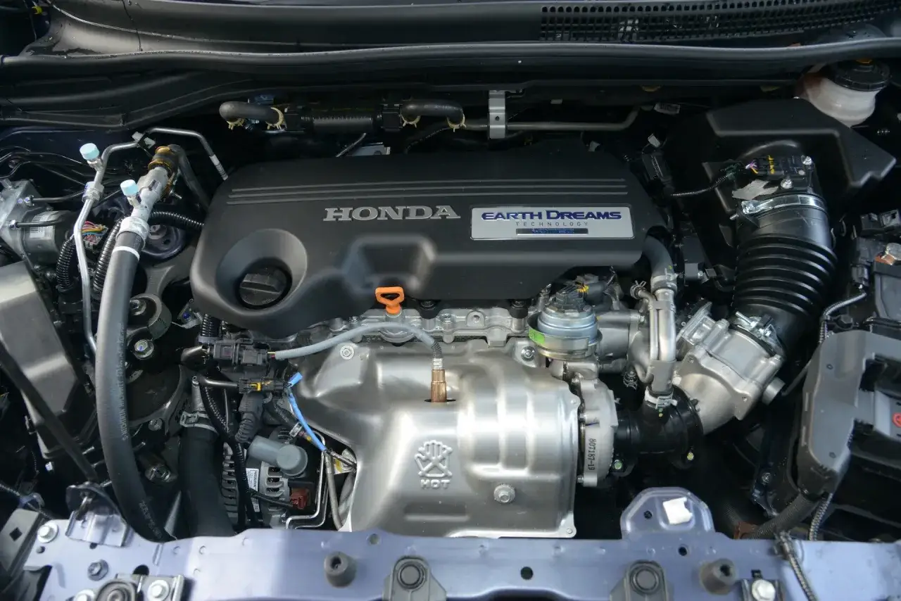 Zdjęcie Jaki olej do hondy CR-V 1.6 diesel? Odkryj najlepsze opcje i porady