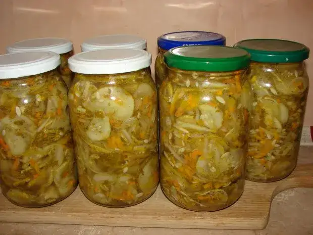 Zdjęcie Jak zrobić sałatkę z ogórków na zimę, aby była pyszna i świeża?