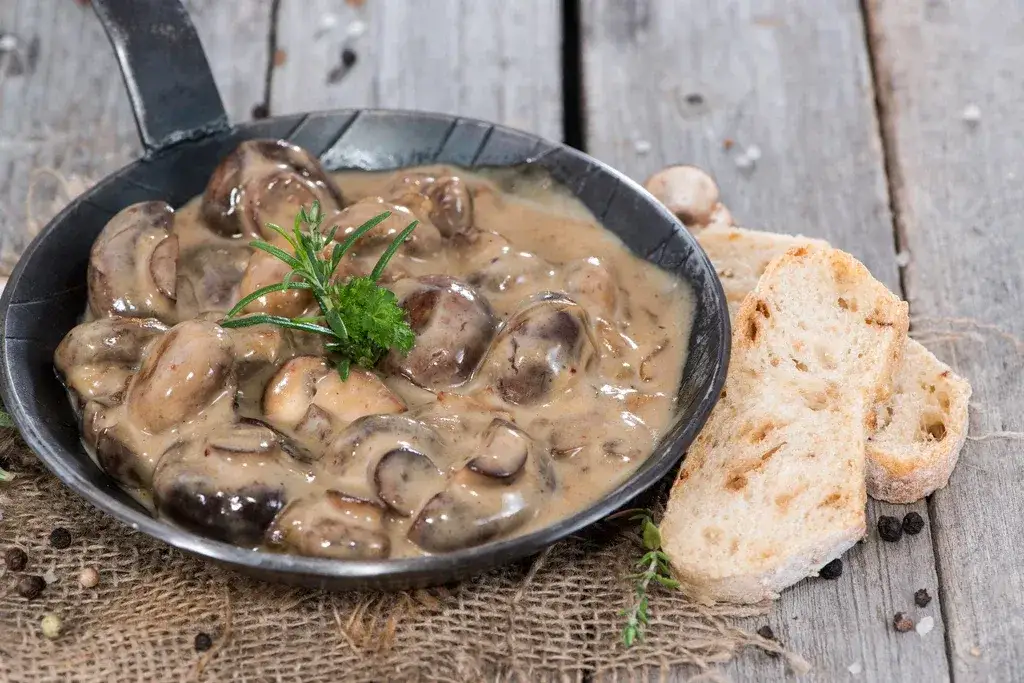 Zdjęcie Jak zrobić sos z grzybów świeżych – prosty przepis, który zachwyci