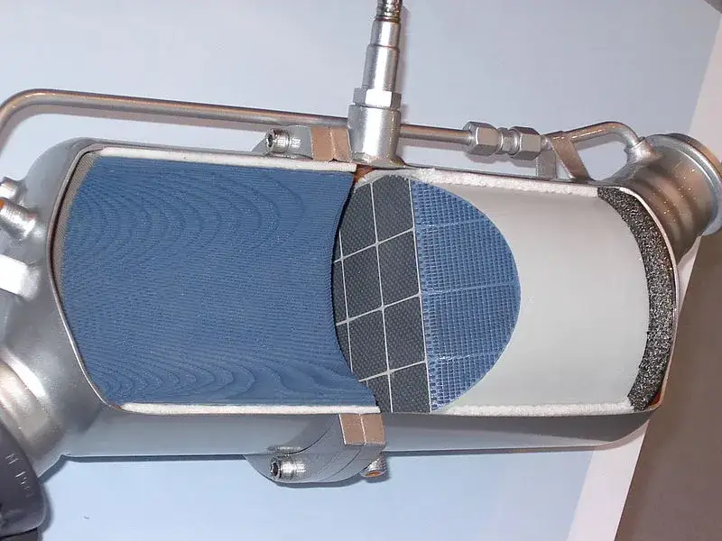 Zdjęcie Czy benzyna ma DPF? Poznaj różnice między DPF a GPF w silnikach