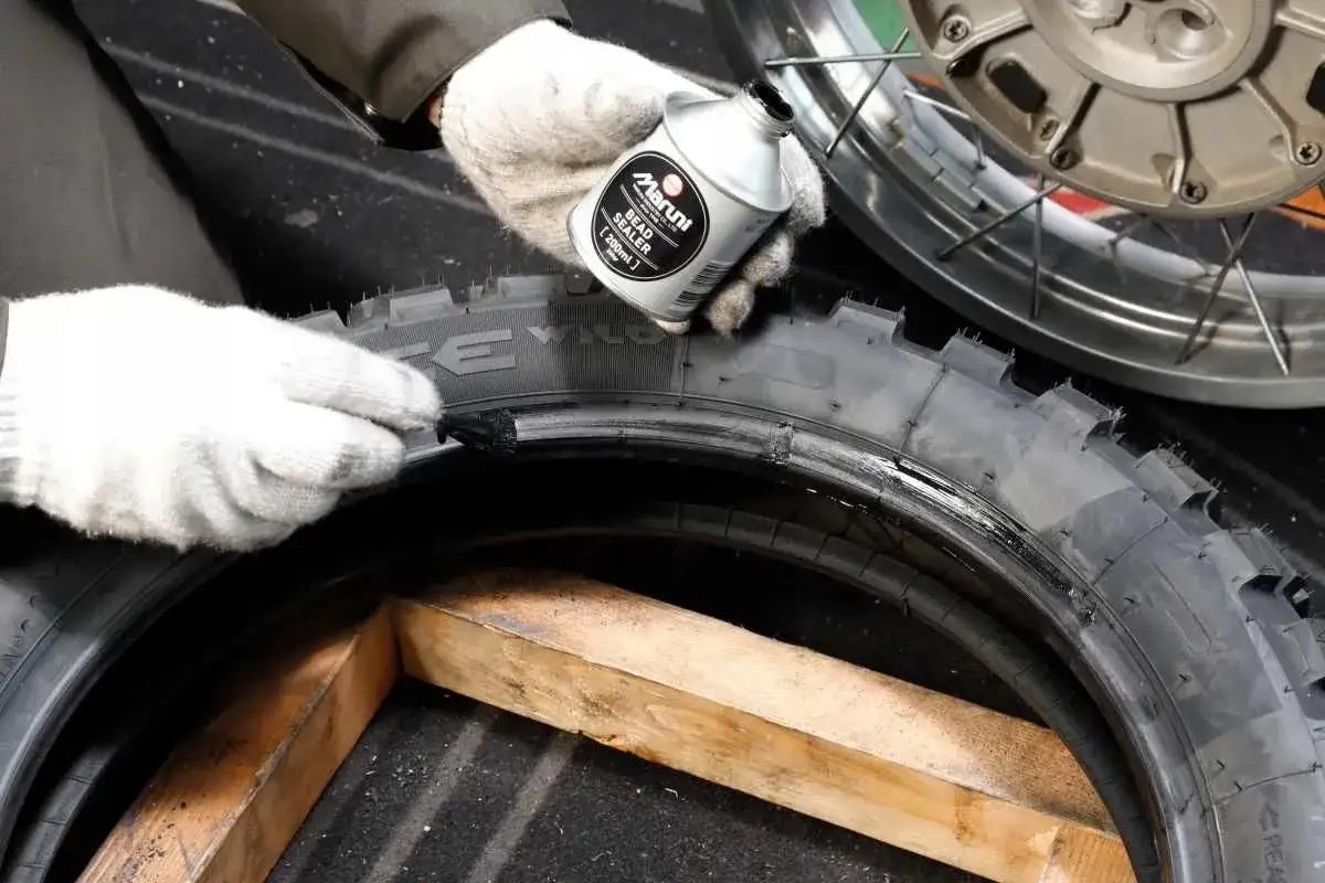 Zdjęcie Jak domowym sposobem uszczelnić oponę na feldze i uniknąć kosztów naprawy